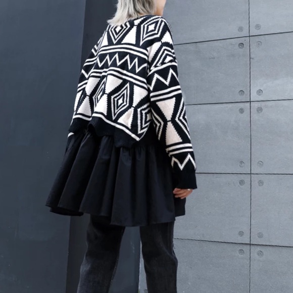 The Ronelah Abstract Tail Sweater - Picture 3 of 8